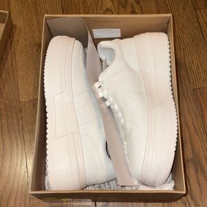 Steve Madden White Platform Woman’s Sneakers